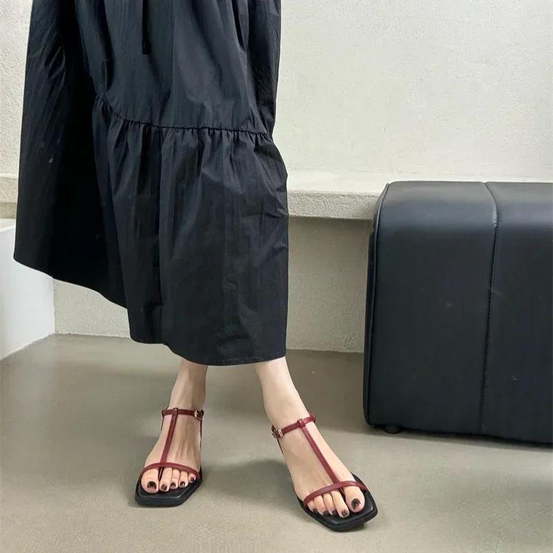2025 New Gladiator Women Sandals Fashion Clip Toe Flats Ladies Outdoor Beach Vacation Sandal Summer Women's Shoes