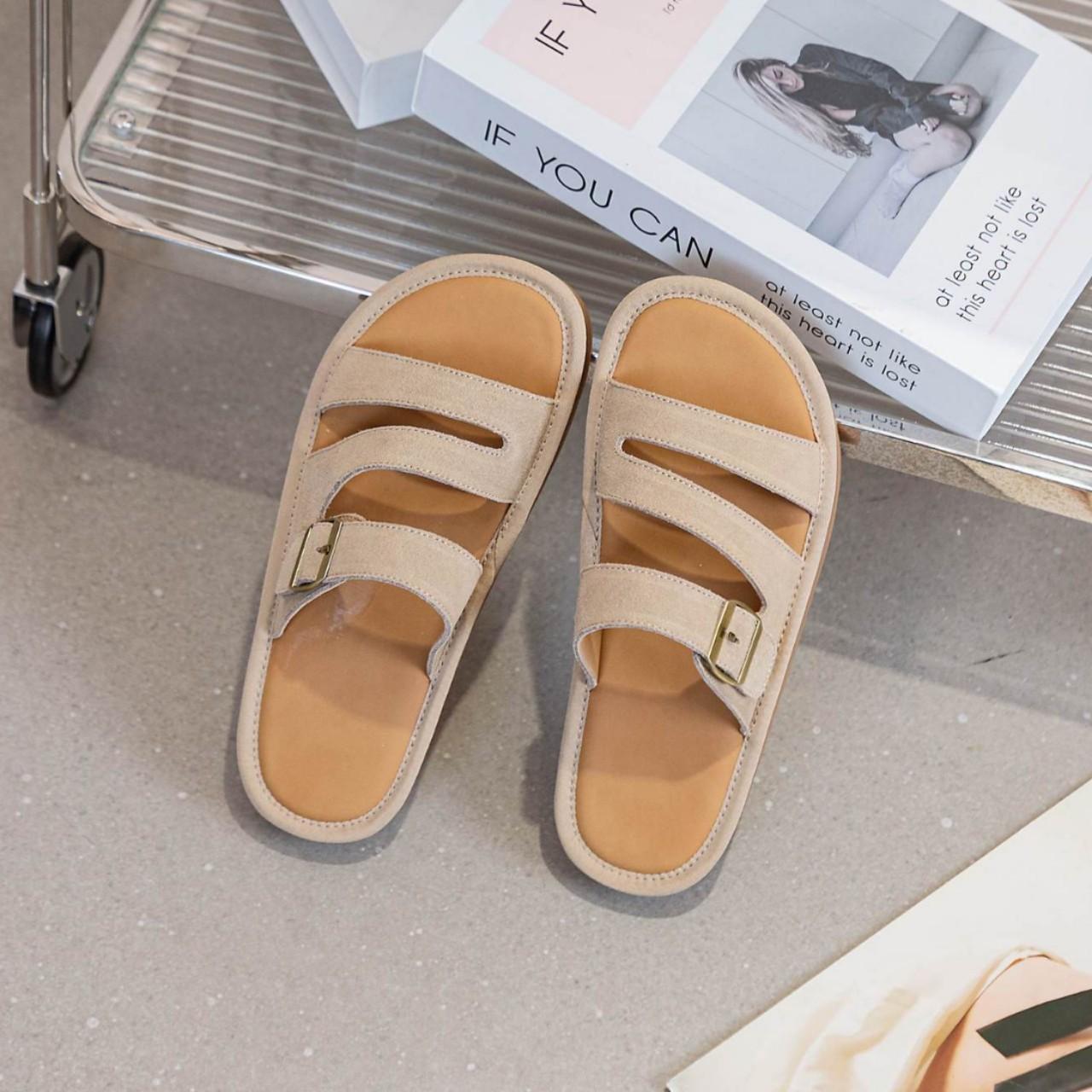 

Leather soft-soled casual slippers for women to wear outside summer new flat-soled versatile sandals 41