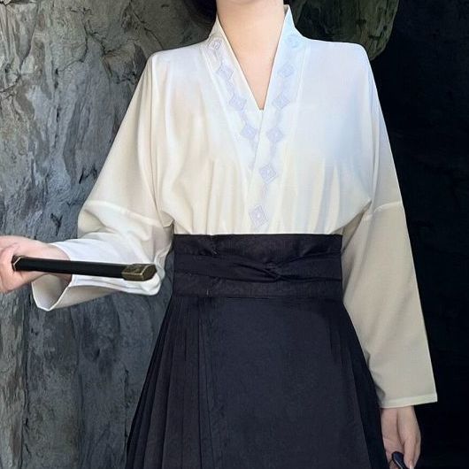 Женский костюм ханьфу в китайском стиле династии Мин — фото 7