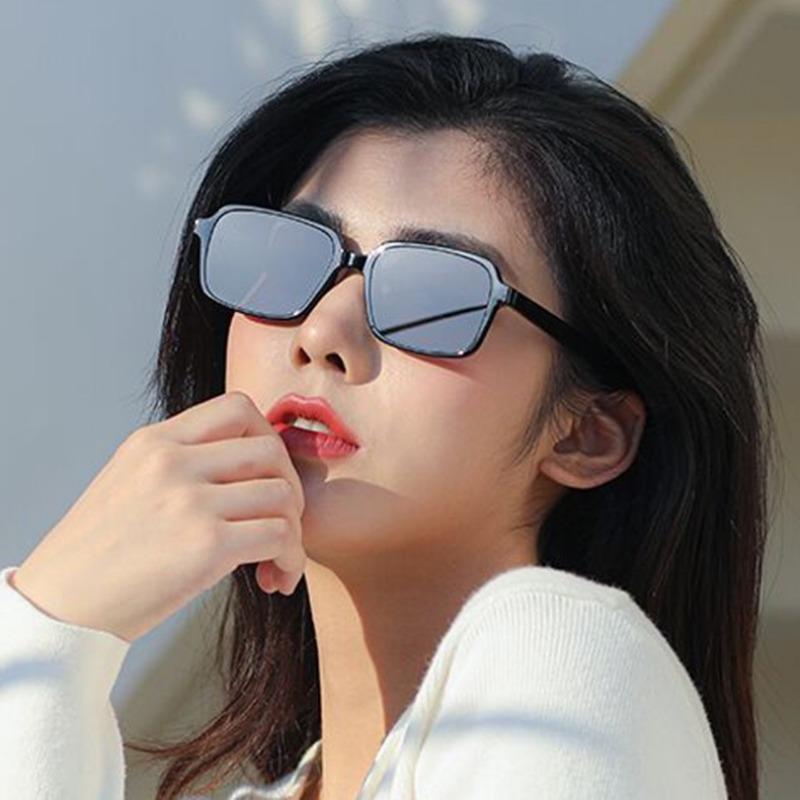Square Sunglasses Woman Frame Glasses for Women Fahsion Trendy Unisex Street Shot Rivet Eyewear Travel