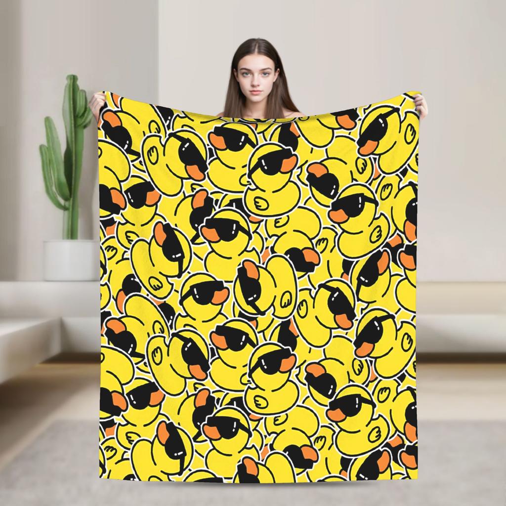 Cute Duck Pattern Flannel Printed Blanket Suitable for All Seasons Suitable for Living Room Office Sofa and Travel 180x250CM