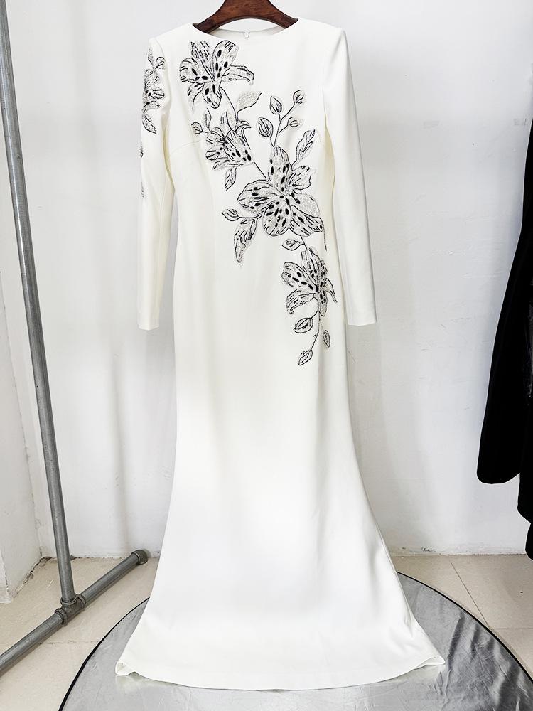 High Street Fashion 2026 Early Spring Elegant Evening Gown with Heavy Embroidery and Rhinestone Detailing