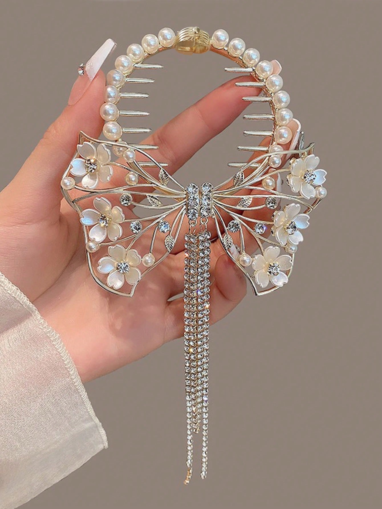 

1Pcs Fashion Diamond Butterfly Tassels Hair Claws For Women Hair Accessories