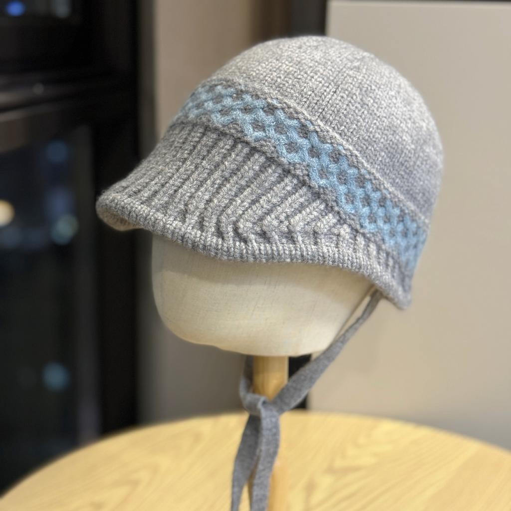 New Autumn and Winter Niche Short Ear Protecting Woolen Hat for Women To Keep Warm and Slim Personalized Lanyard Knitted Hat Lei Feng Hat