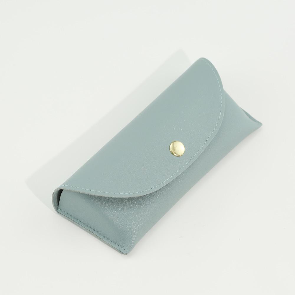 Retro Minimalist Leather Eyeglass Pouch: Soft and Portable Sunglasses Case with Anti-Pressure Design
