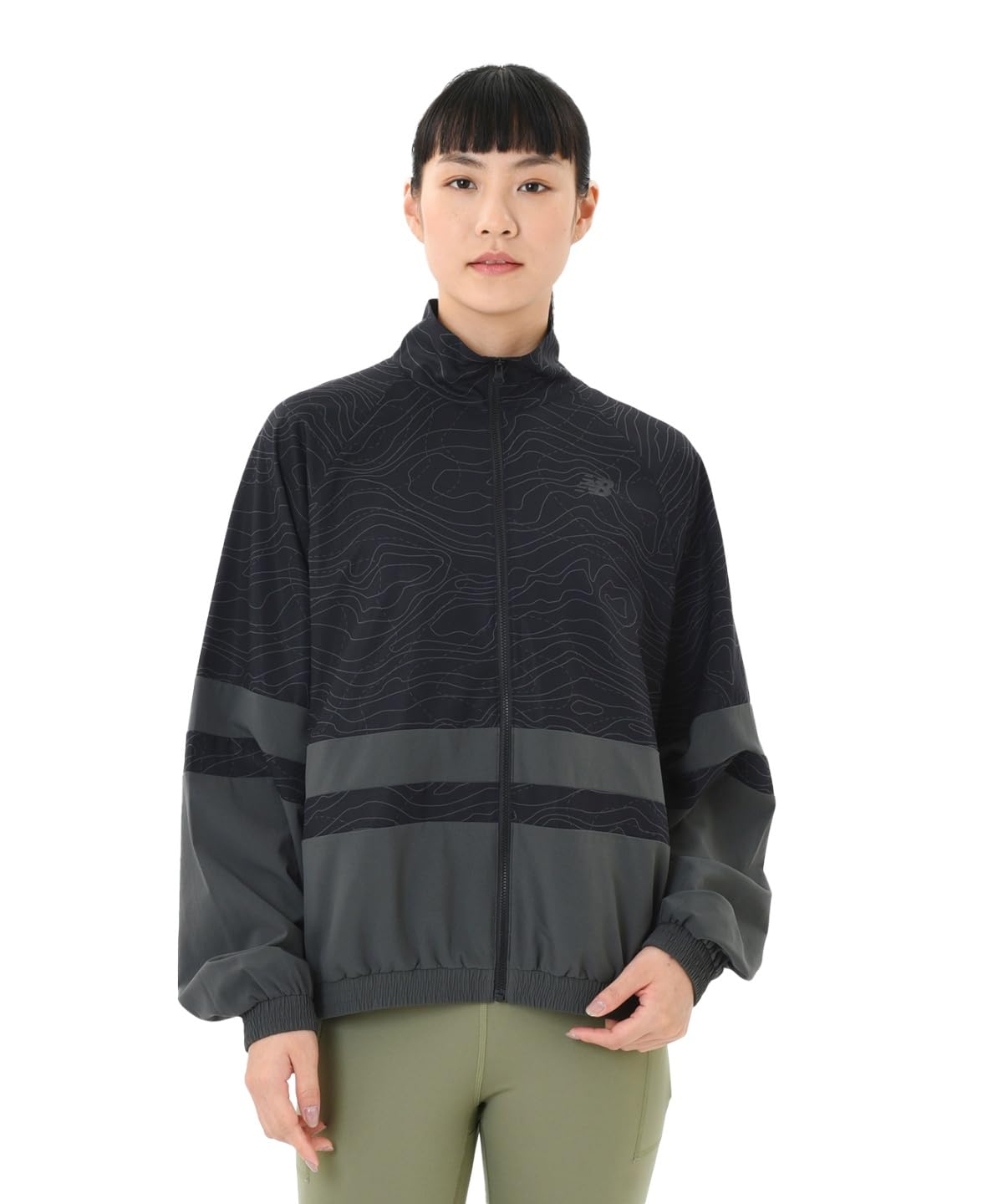 

Куртка из эластичной ткани с графическим принтом BK [New Balance] Женская (WJ43119) (черный)
