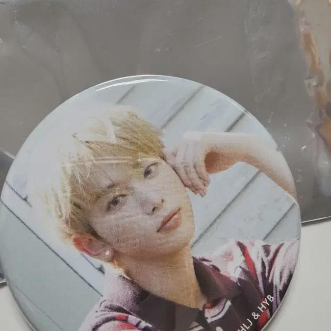 

&team Cafe Random Can Badge Harua