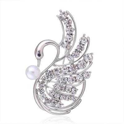 The White Swan Brooch for Women Features A Simple Diamond-encrusted Animal Brooch with A Unique and High-end Design