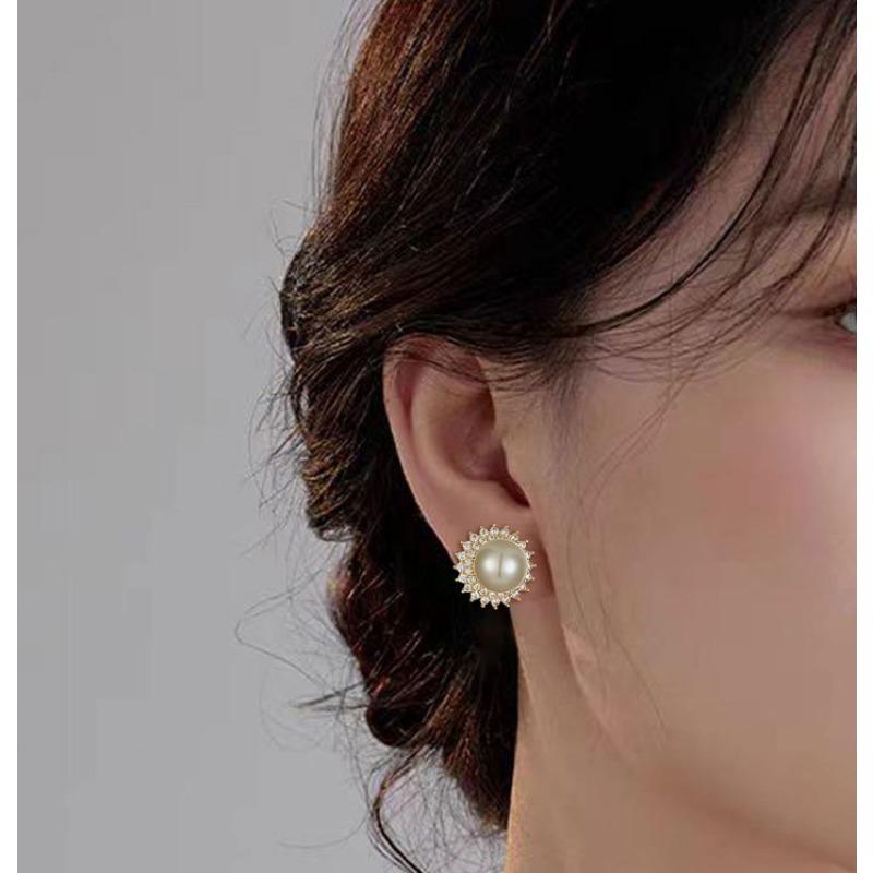 1PAIR of Fashionable and Elegant Imitation Pearl Stud Earrings, Light Luxury and High-end Micro-inlaid Zircon Round Earrings, Exquisite Earrings.