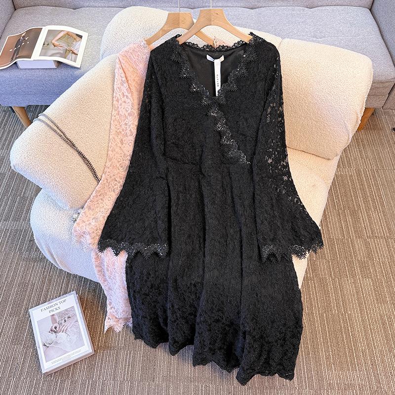 Plus-size Women's Elegant Lace Dress with Long Sleeves and Fitted Waist for Slimming Effect