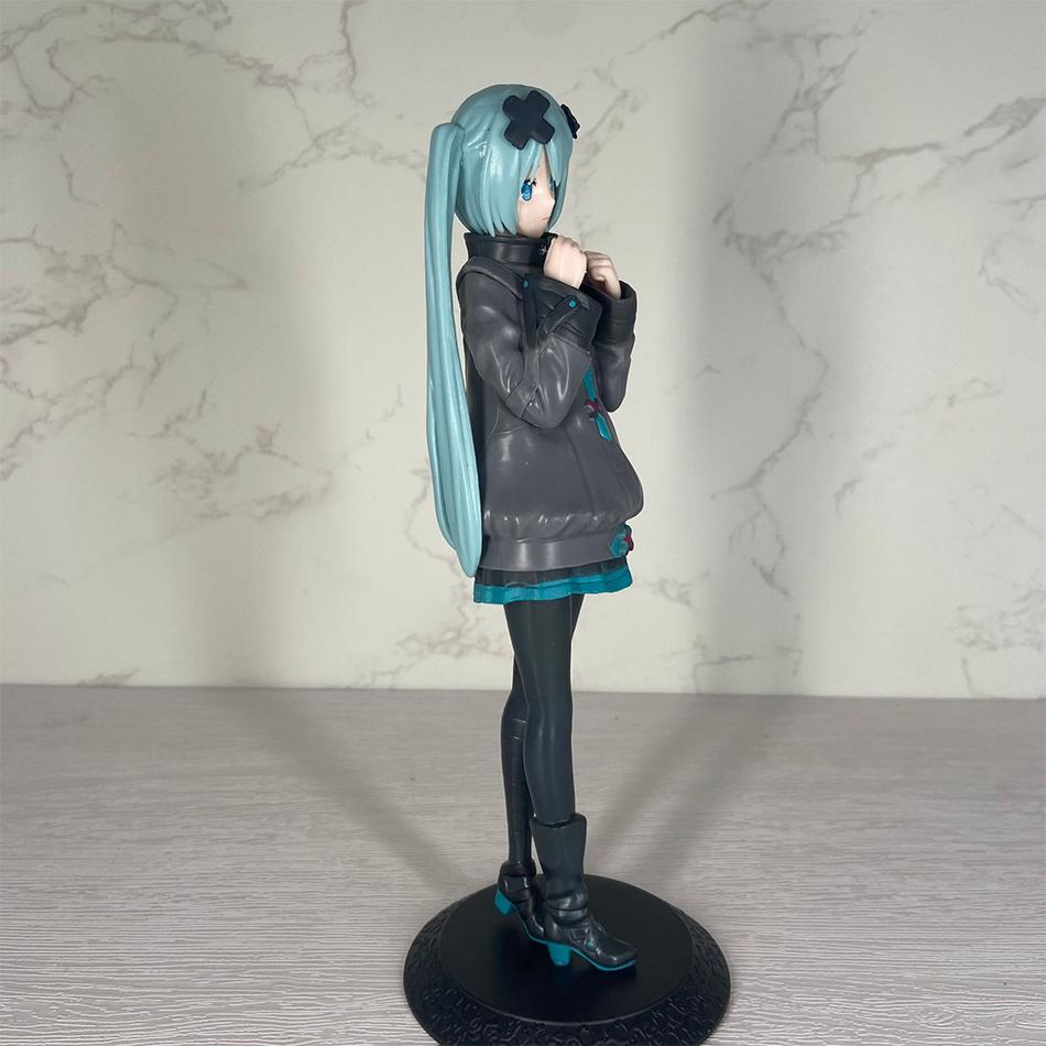 Neu auf Lager In einer Welt mit geschlossenen Fenstern Sammler Anime Action Kwaii Miku Figuren Modell Spielzeug Weihnachtsgeschenke