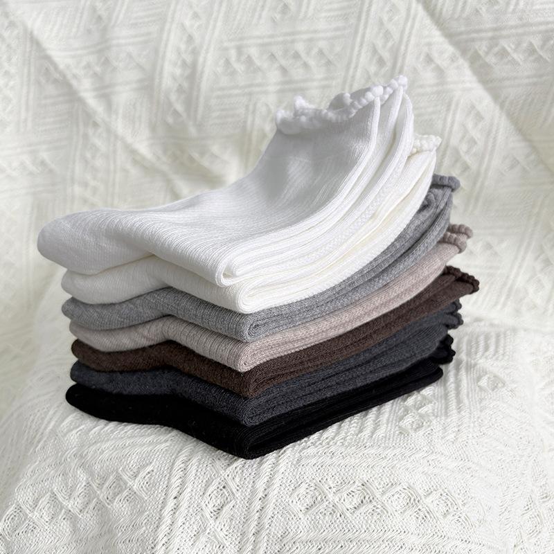 Schwarze Socken mit Ohrbesatz für Damen, Wadenlange Socken für Herbst und Winter, Trendige einfarbige Baumwollsocken, Frotteesocken mit Spitze, Nahtlose Damensocken