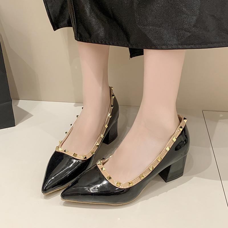 Women's Fashion Single Shoes Autumn New Pointed Toe Shallow Rivet Slip-on Non-Slip Wear-Resistant Block Heel Shoes