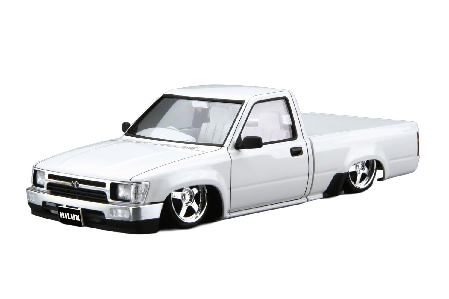 

Aoshima Bunka Kyozai The Tuned Car RN80 Hilux Custom Scale Plastic Model (AOSHIMA) 95 (Toyota) 1/24 белый
