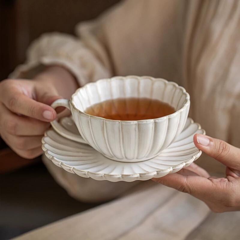OLOEY Retro Chrysanthemum Ceramic Coffee Cup & Saucer