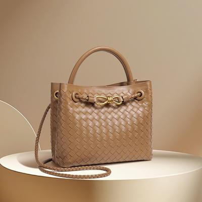 Gewebte Handtasche Neue Metallschnalle Umhängetasche Nischendesign Große Kapazität Schräg tragbare Tasche