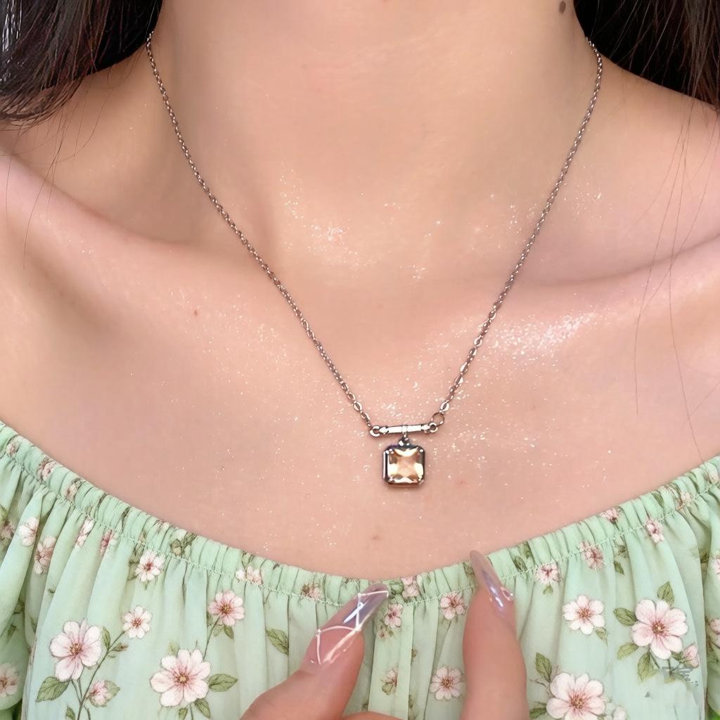 Champagne Cube Pendant Necklace – Premium Layering Chain, Chic Collarbone Statement for Women