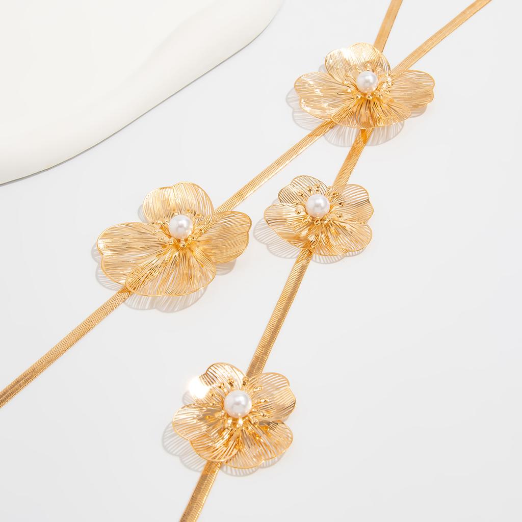 Niche Three-dimensional Feeling Flower Pearl Long Necklace Temperament Hundred Matching Butterfly Snake Bone Chain Necklace