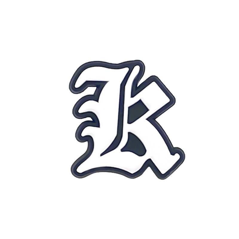 1 StückNeuer Stil Anhänger Altenglischer Buchstabe PVC Loch Schuh Schuhe Blume Silberner Buchstabe Schuhe Anhänger Schuhe Dekoratives Zubehör