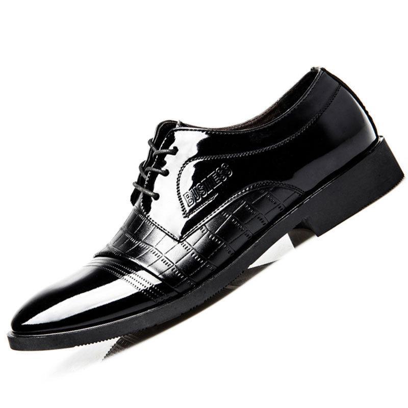 

Мужские туфли с острым носком и узором под крокодила для офиса и свадьбы 46 чёрный
