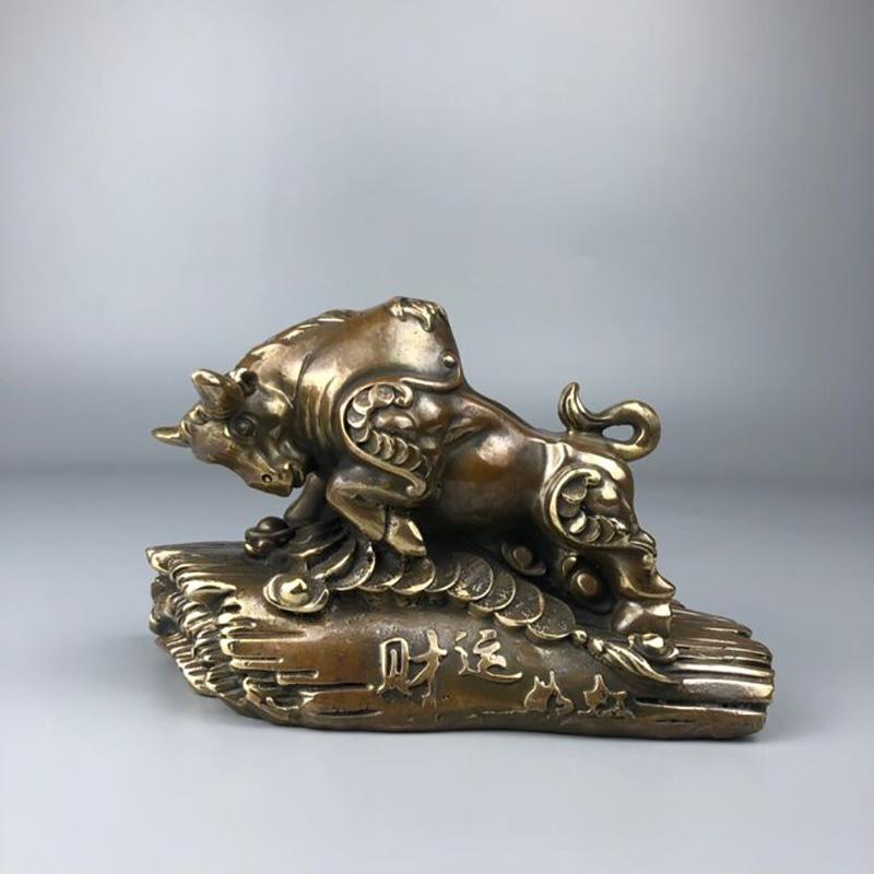 Exquisitely Crafted Bull Figurine for Good Fortune and Wealth In Year of the Ox, Home Living Room Decoration, Brass Zo