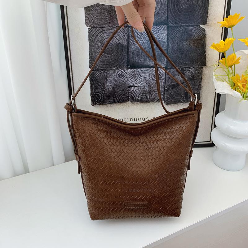 High-end niche bag women's new retro woven crossbody bag shoulder armpit bag