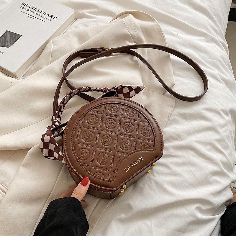 

Осенние и зимние женские сумки в стиле ретро небольшого размера очень универсальны. кофейный