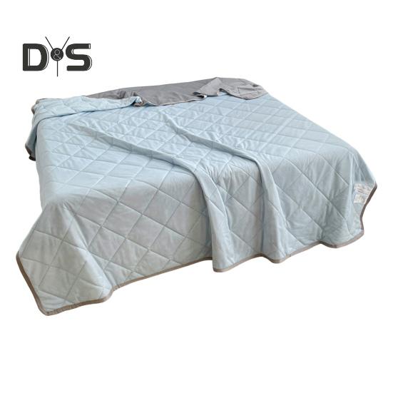 

Летнее охлаждающее одеяло для тех, кто любит поспать в жару. Легкое дышащее охлаждающее одеяло. Мягкое летнее одеяло для кровати, дивана, сохраняющее прохладу от ночного потоотделения. 100x150cm