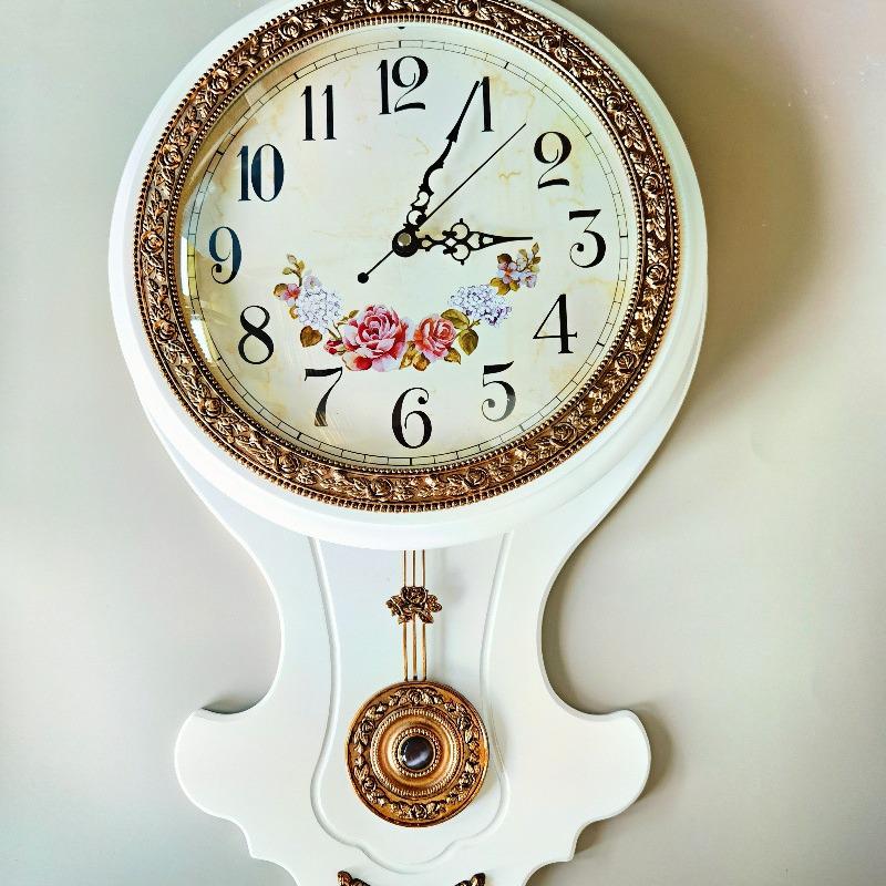 Antique European Style Solid Wood Silent Quartz Wall Clock for Living Room or Bedroom