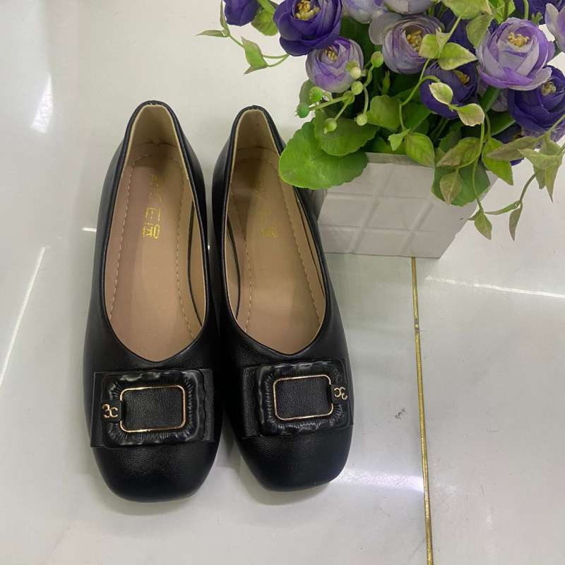 2025 Summer New Flat-bottomed Non-slip Soft Leather Single Shoes Doudou Shoes One-pedal Beef Tendon Soft-soled Middle-aged and Elderly Mother Shoes