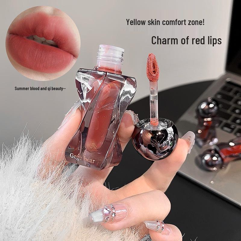 Gege Bear Velvet Matte Lip Mud: Soft Mousse Texture, Mist-like Finish, Stain-resistant, Natural Tint, Whitening Effect.