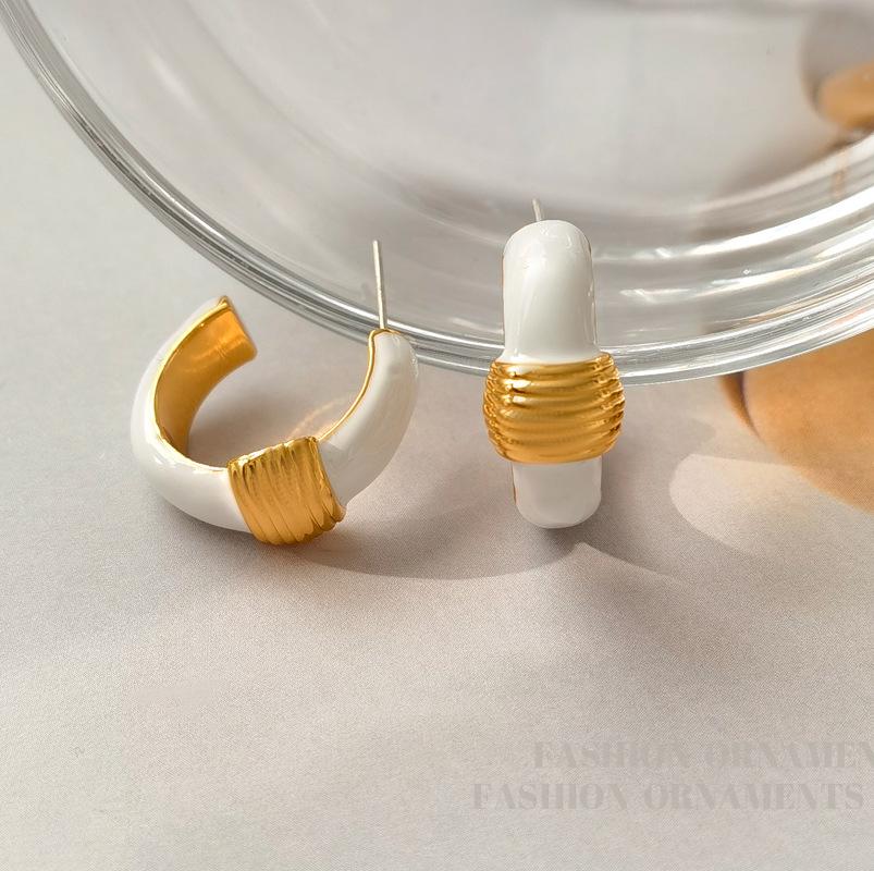 Elegant Chinese-Style Earrings & Necklace: Trendy, Versatile, Personalized Accessories for All Customers