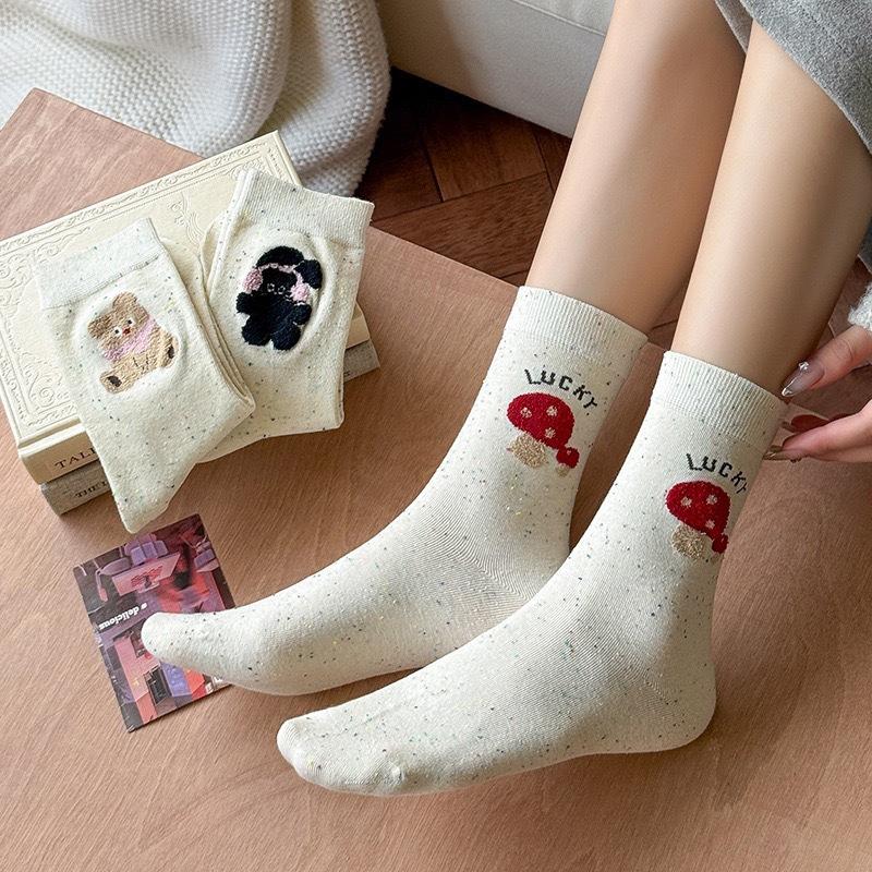Socken Mädchen Frotteesocken Schöne Herbst- und Wintersocken Punktgarn Niedliche dreidimensionale Cartoon-Mittelwadensocken Mädchen