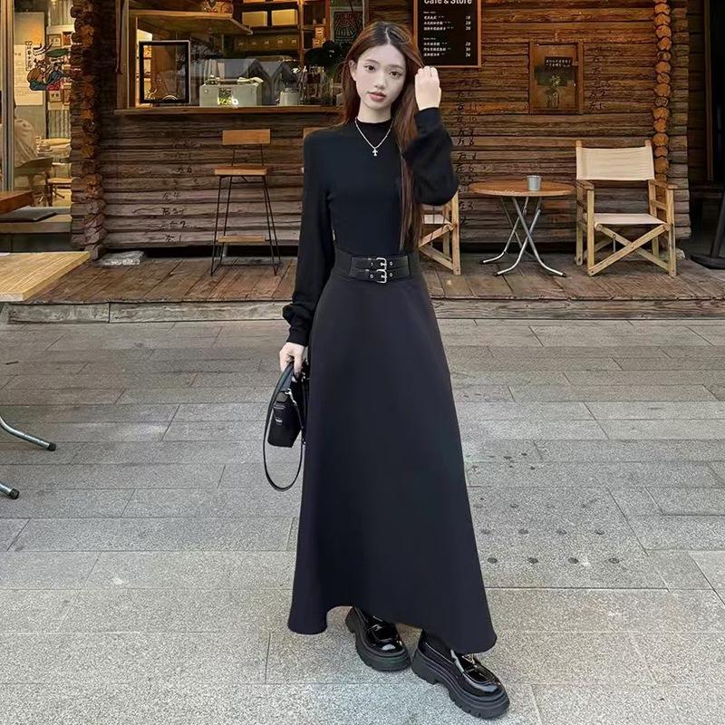 Women's Petite Black Long Sleeve Hepburn-Style Dress for Autumn/Winter, Half High Neck, High-End Feel.