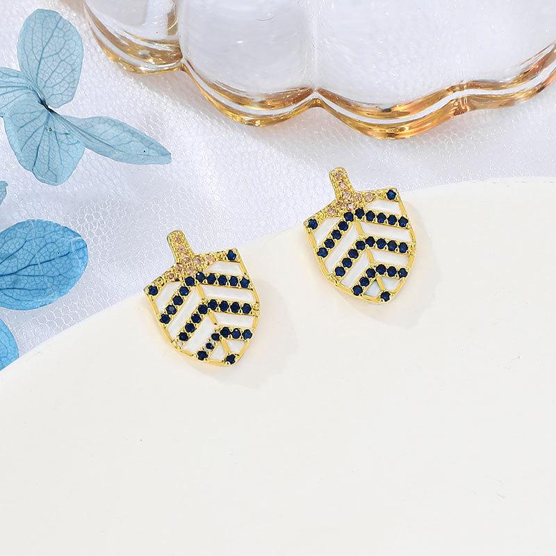 Korean Version of Fashion Temperament Shield Stud Earrings Women's High Sense Niche Light Luxury Medium Cold Wind Earrings