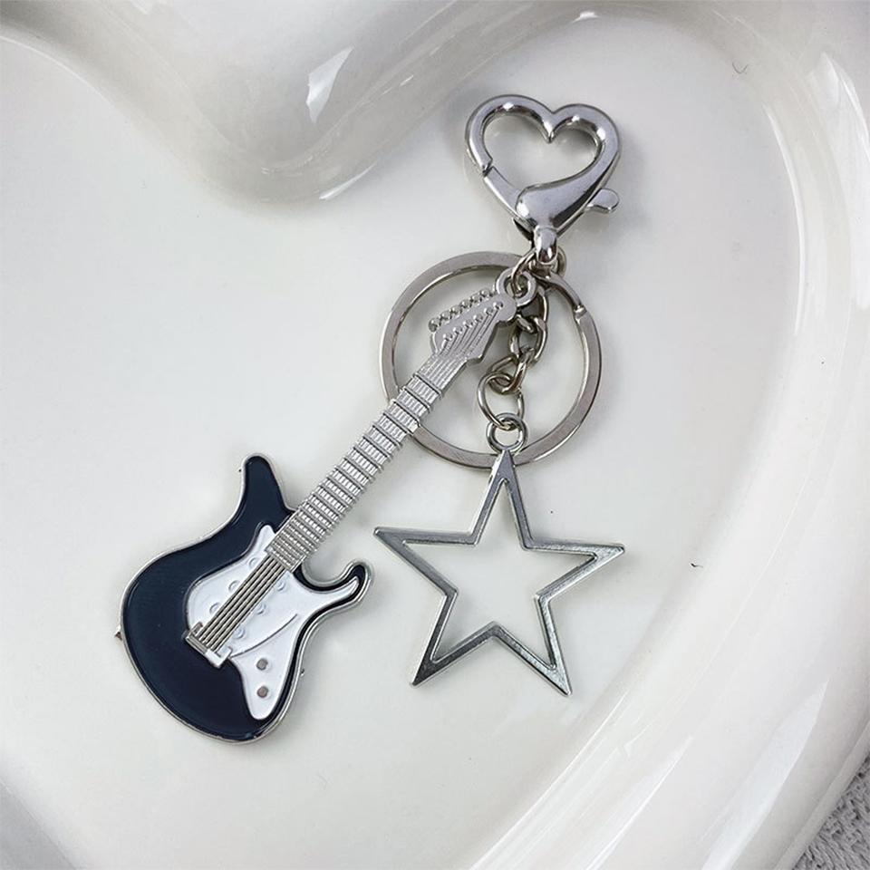 Guitar Heart-Shaped Keychain, Pentagram Pendant, Cool Rock Punk Style Fashion Accessory Gift For Men And Women