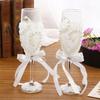 2 Peças Taças de Champanhe para Casamento Noiva Noivo Vestido Preto Branco Elegante Copo para Bebida Decoração de Flor Pérola Artificial Taça de Vinho Tinto