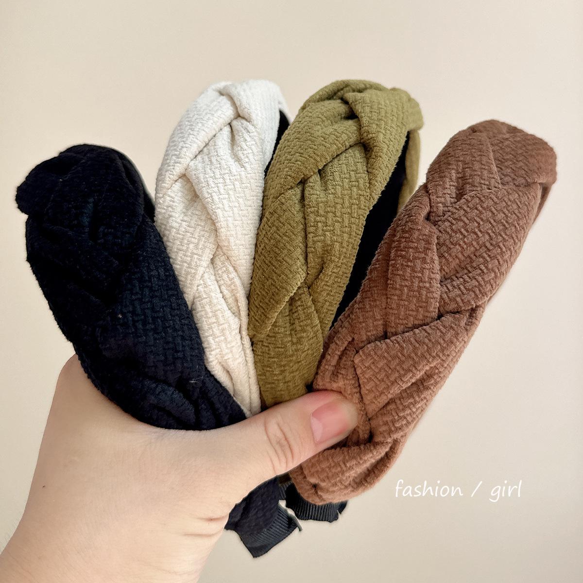 

Элегантный и минималистичный ободок для волос из губки