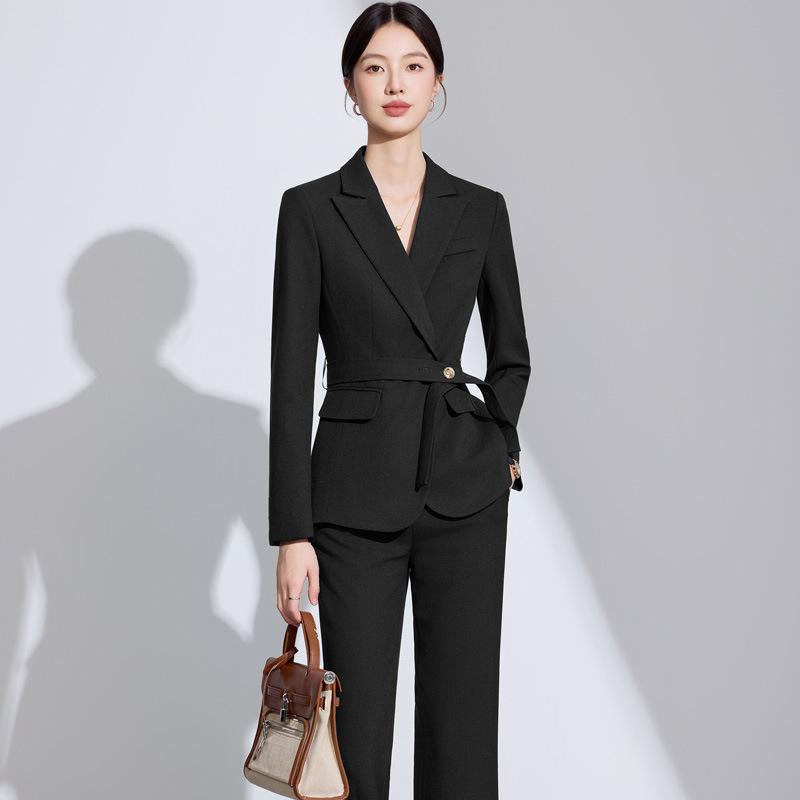 Eleganter Damen-Blazeranzug mit langen Ärmeln: Modern, Luxuriös, Schlankmachend, Lässig, Perfekt für den Arbeitsplatz oder die Ausrichtung von Veranstaltungen.