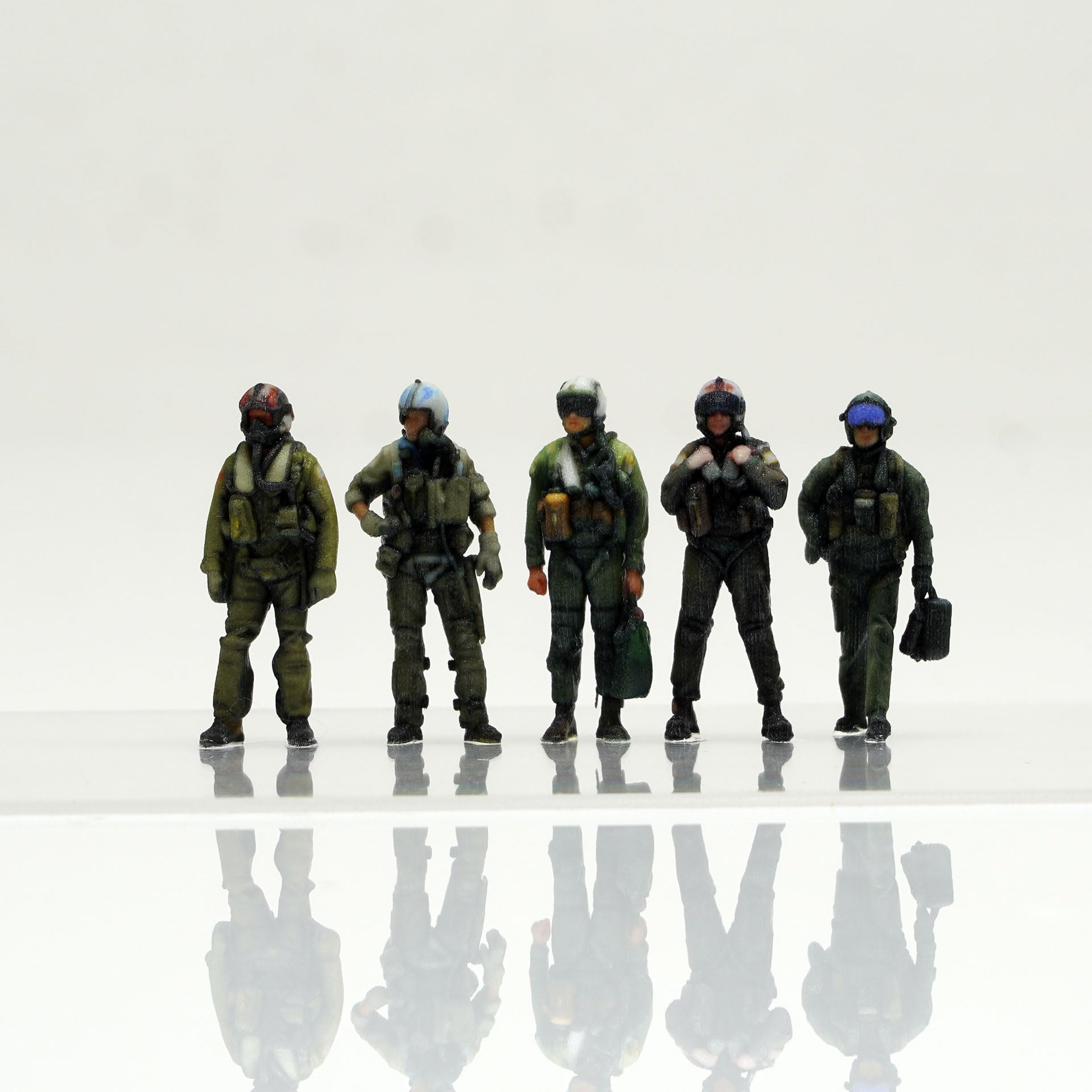 

figreal 1/72 U.S. NAVY (1) UF5b 5-Piece Pre-Painted Figure US Navy Pilot Plastic Model Fighter Ship