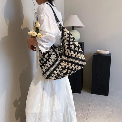 A Color Contrast Hand-woven Straw Large Capacity Leisure Shoulder Bag, Fashion Pop Color, Holiday Leisure Good Match
