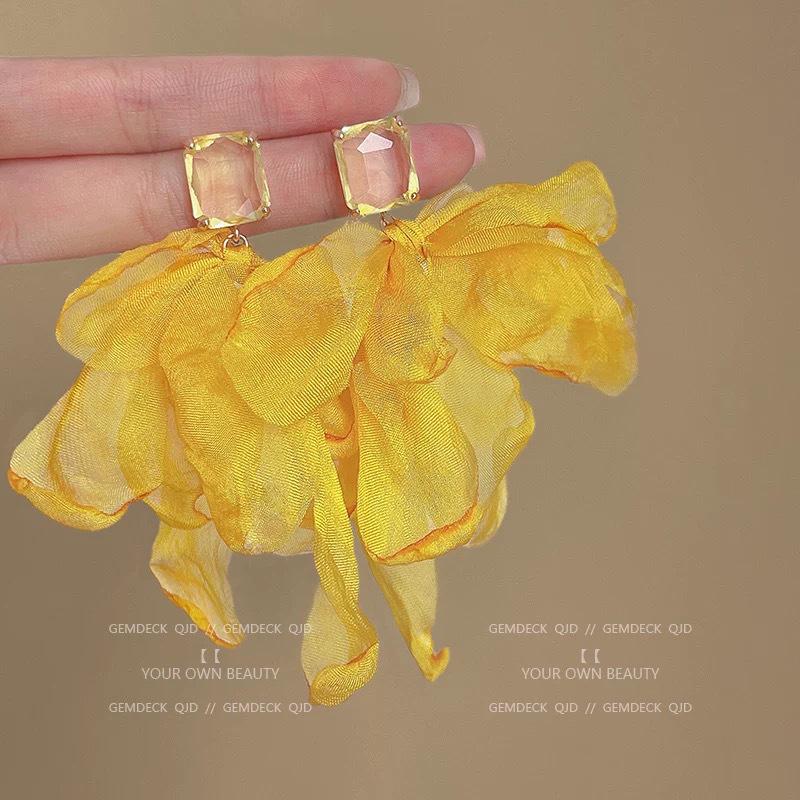 2025 White Chiffon Flower High-End Fairy Stud Earrings for Big Round Faces