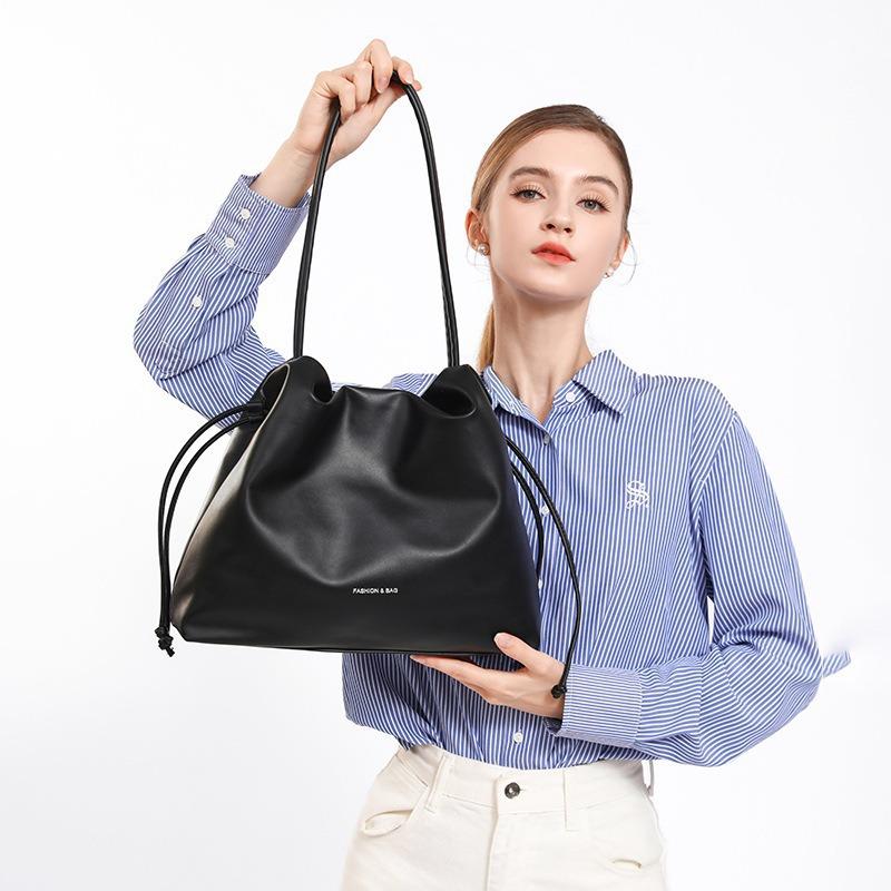 Niche High-End Fashion Versatile New Dopamine Fashion Versatile Solid Color Pleated Single Shoulder Crossbody Bag Lightweight for Outings