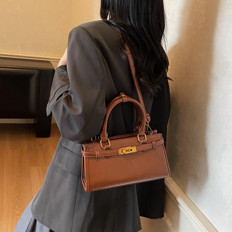 New Retro Handbag Women's 2025 Autumn and Winter Fashion Shoulder Bag Korean Version Trendy Messenger Bag Versatile Underarm Bag