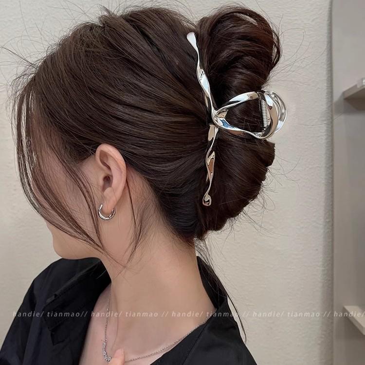 Elegant Large Metal Claw Clip for Women - High-End Shark Hair Clip Accessory