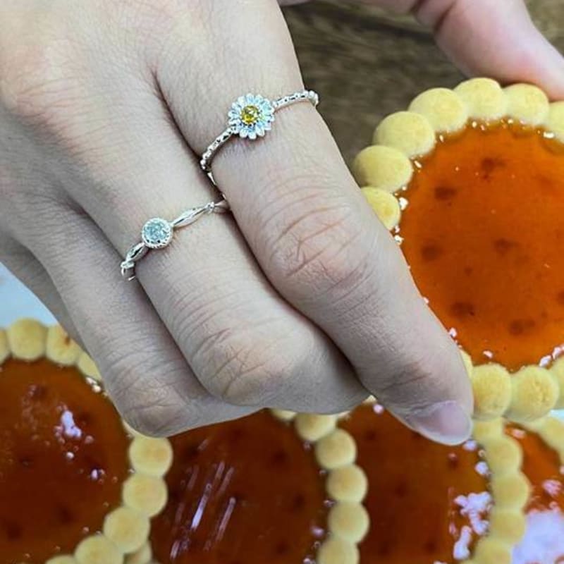 Ollia Natural Rough Diamond Daisy Blossom Silver Ring