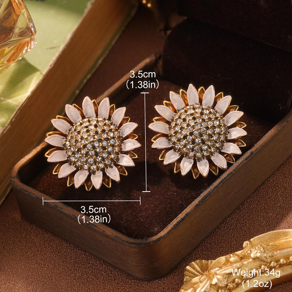 Vintage flower fringed stud earrings medieval vintage niche ring pearl premium earrings light luxury ear jewelry