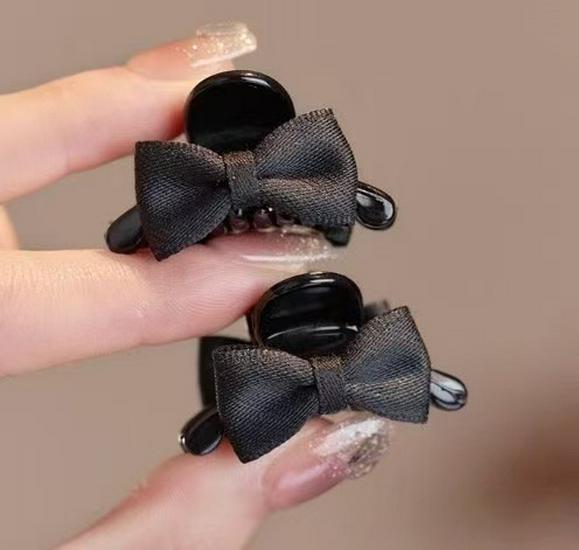 

Cartoon Bear Acrylic Hair Clip - Cute Small Claw for Girls & Babies