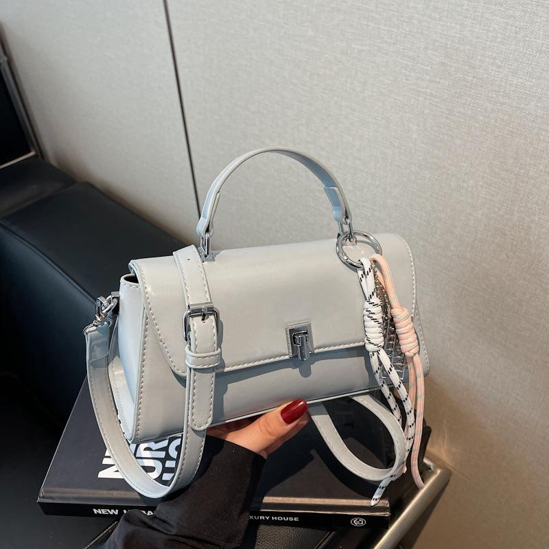 Bag lady 2025 new trendy high-end fashion retro versatile messenger bag spring and summer small bag portable small square bag