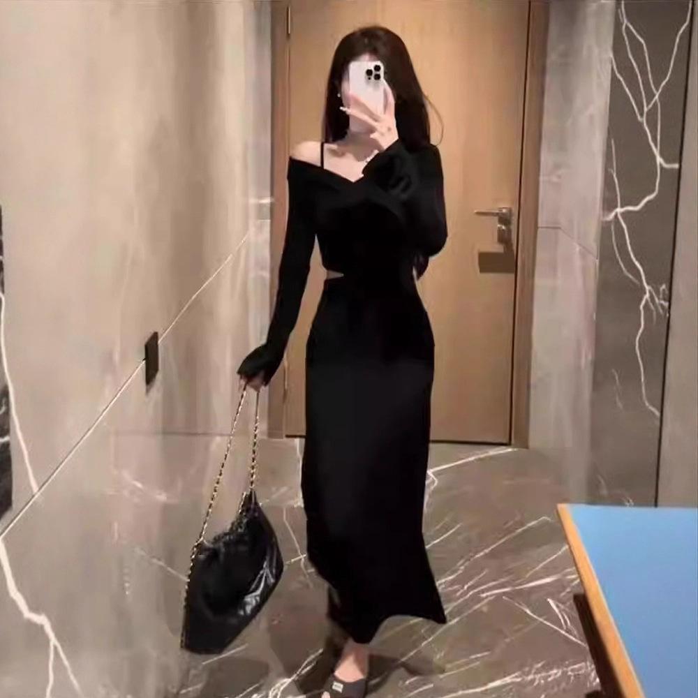 French Black Off-the-shoulder V-neck Long-sleeved Dress, Autumn Dress for Women, Small Man with Waist Temperament, Waist-exposed, Bottom-up Dress